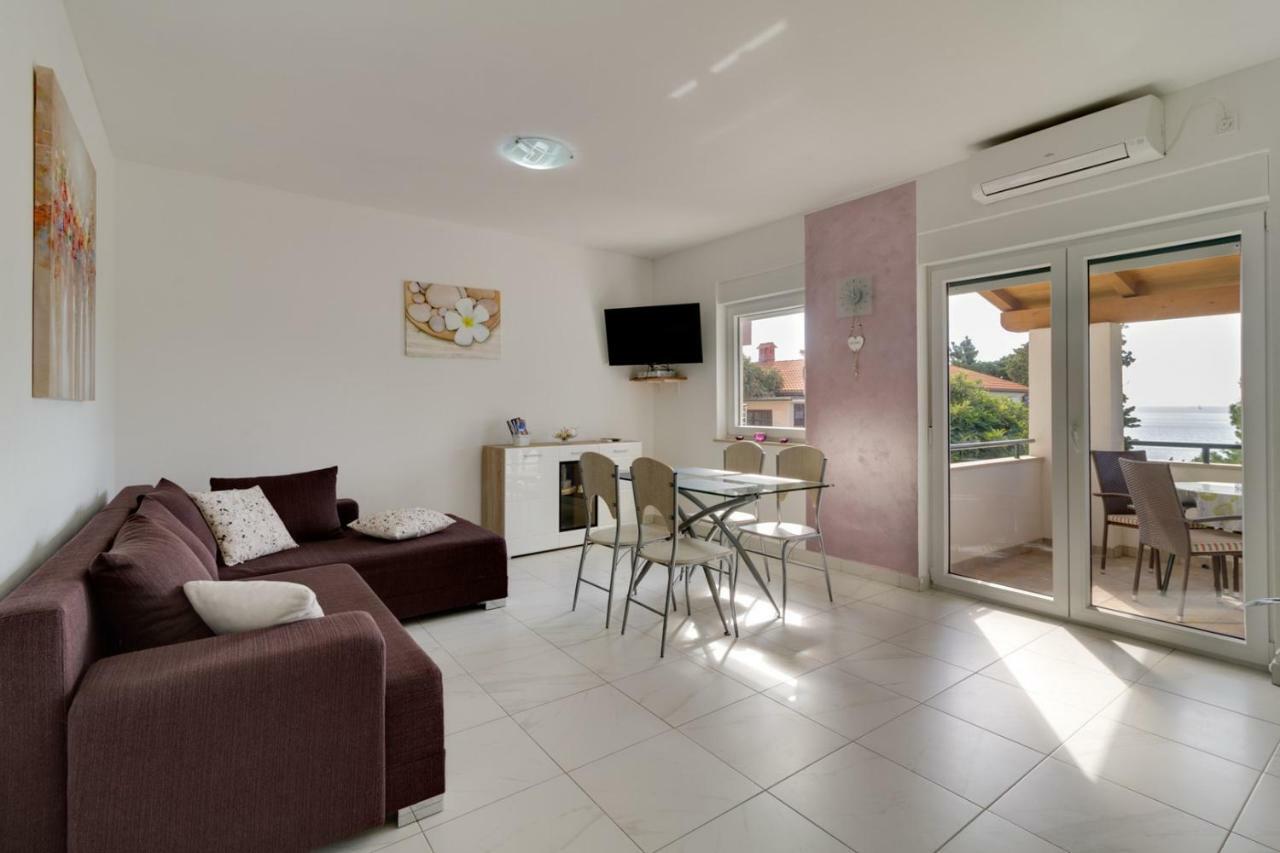 Apartments Tonka Near Beach And Sea Pula Exterior foto