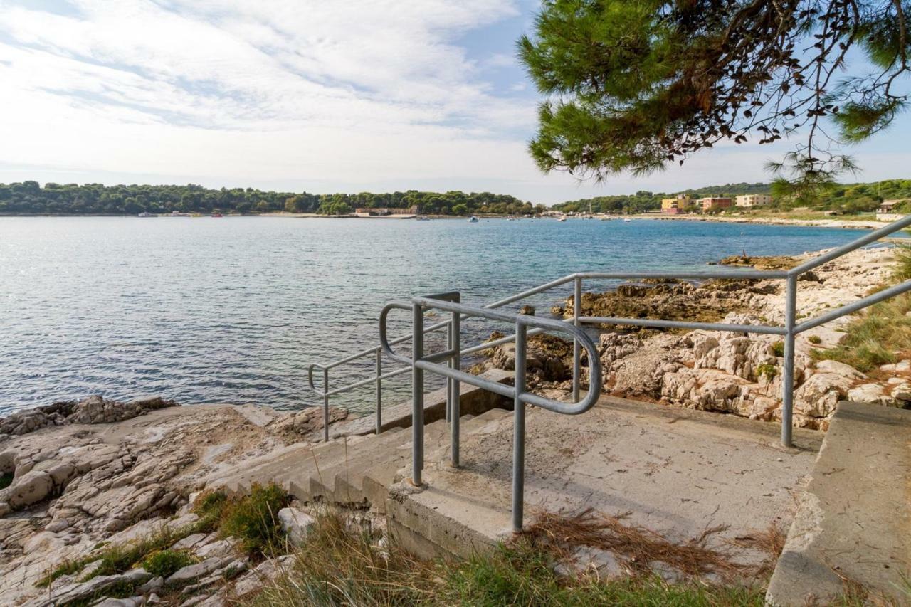 Apartments Tonka Near Beach And Sea Pula Exterior foto